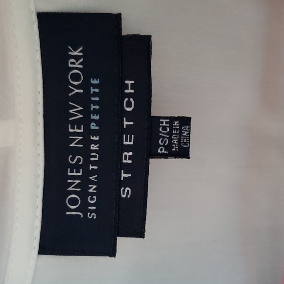 White Ruffled Sleeveless Jones New York Petite Small Stretch Blouse - Picture 3 of 6